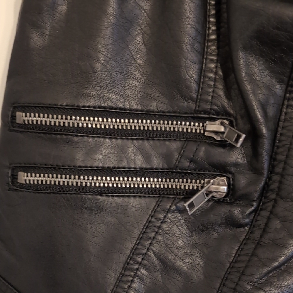 UK2LA Black Moto Vest with Asymmetrical Zipper - Picture 3 of 4